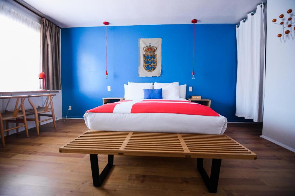 Queen Room interior